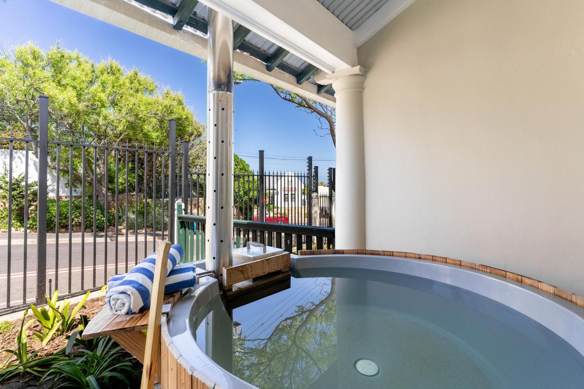 Gasthof Stone Cottages - Camps Bay Village *